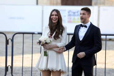 Slika od Isplivale su fotografije s vjenčanja Andreja i Mije Kramarić. Nedavno su dobili kći