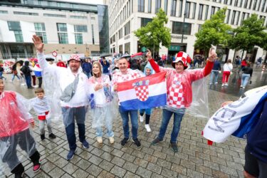 Slika od Jači i od kiše: Počelo je navijačko ludilo hrvatskih kockica u Berlinu
