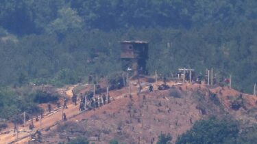 Slika od Južnokorejska vojska ispalila je hice upozorenja na vojnike sa sjevera: ‘Naletjeli su na mine’