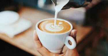 Slika od Konzumiranje previše kave tijekom ljeta može negativno utjecati na tijelo, evo kako