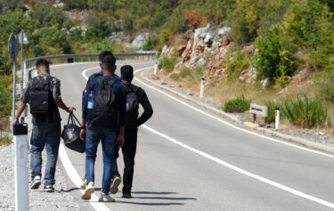 Slika od Kuda će migranti otkad im je Meloni ograničila rutu? Crnogorci: Kurdi bježe uz more, drugi po planinama. Biznis je to…