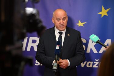 Slika od Ministar Bačić stiže u Drniš: uručit će ključeve prvim stanarima višestambene zgrade te održati sastanak s gradonačelnikom