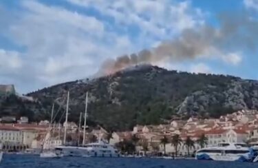 Slika od Nakon Dubrovnika sad gori na Hvaru: Vatra se brzo širi, pomažu i kanaderi