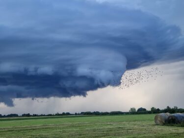 Slika od Oblaci nad Slavonijom uznemirili Hrvate. Meteorolog: ‘Mogu pokrenuti i tornada’