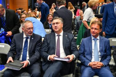 Slika od Oštre reakcije na Rezoluciju o Jasenovcu: evo što poručuje premijer Plenković, a što bivši šef crnogorske diplomacije Krivokapić