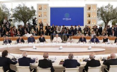 Slika od Papa Franjo poručio G7 da ljudi ne smiju izgubiti kontrolu nad umjetnom inteligencijom