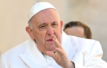 Slika od Papa pozvao na molitve za kineski narod