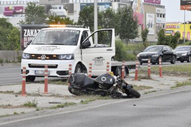 Slika od Prometna nesreća na Liburnskoj obali nije bila nimalo bezazlena: teško ozlijeđen motociklist kojeg je oborila mlada vozačica