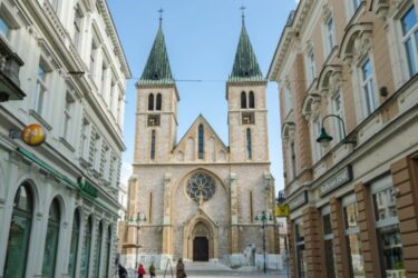 Slika od Sarajevo: Ometali nedjeljnu misu u katedrali, s podsmijehom uzvikivali ‘Bajram barećula’