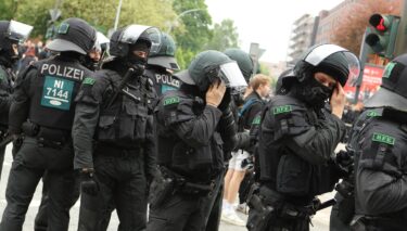 Slika od Sjekirom napao policiju u blizini fan zone u Njemačkoj: Upucali ga