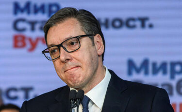 Slika od Srbija na nogama zbog debakla, Vučić pričao o bačenom novcu: ‘Nismo mi banana država’