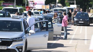 Slika od Taksisti Ubera prosvjedovali i trubili u Splitu