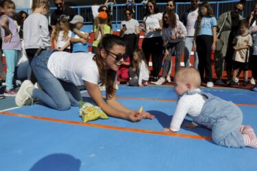 Slika od U dječjem parku Vruljica organizira se prva Puzijada – natjecanje u puzanju beba, a pobjednika čeka i bogata nagrada
