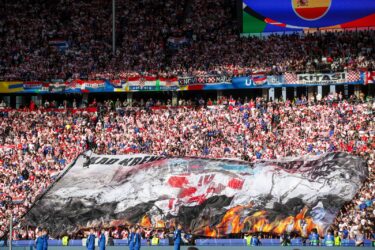 Slika od UEFA žestoko kaznila HNS zbog ponašanja dijela navijača na utakmici sa Španjolskom