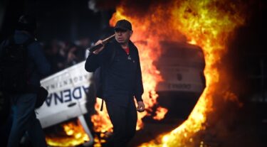 Slika od Veliki neredi u Buenos Airesu. Prosvjednici demonstrirali protiv novog predsjednika