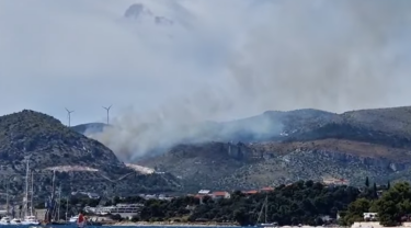 Slika od Veliki požar kod Splita: Na terenu 60 vatrogasaca, u pomoć im pristigli i kanaderi