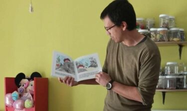Slika od Zanimljiva priča o životu na dnu mora: zadarski knjižničar Ante Kolanović objavio slikovnicu – “Rak i moruzgva”