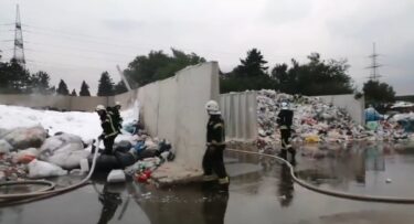 Slika od Zapalila se plastika kod Osijeka, vatrogasci lokalizirali požar