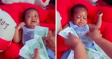 Slika od Žena otkrila kako zaustaviti plač bebe, njezina metoda nasmijala stotine tisuća ljudi