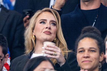 Slika od Adele pobjesnila na navijače Nizozemske tijekom utakmice s Engleskom: ‘Začepite!’
