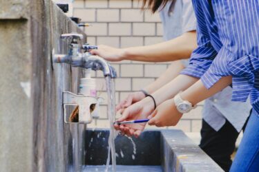Slika od Amerikanka u restoranu naručila vodu i ostala izbezumljena: ‘Možda ne dehidriraju kao mi’