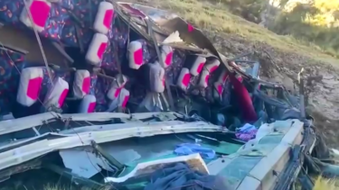 Slika od Autobus se u Peruu strmoglavio niz liticu od oko 200 metara, najmanje 25 putnika poginulo