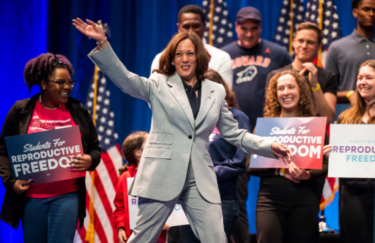 Slika od Barack i Michelle Obama podržali kandidaturu Harris