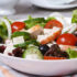 Slika od Brza i hranjiva grčka salata s piletinom: Savršen obrok za vruće i užurbane dane