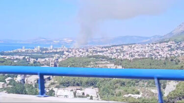 Slika od Čitatelji nam šalju snimku kako se širi dim s požara u Kaštelima
