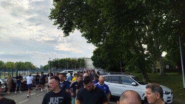Slika od Dinamo i na prijateljskoj utakmici puni stadion: Navijači čekali u redovima