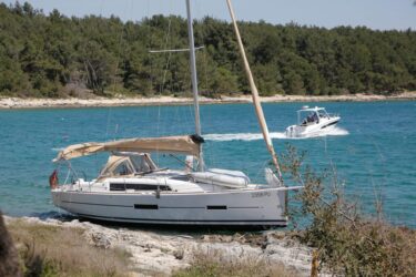 Slika od Dvije pothlađene osobe spašene su noćas nakon nasukavanja na otok Mala Sestrica kod Rivnja! Jedna je bila maloljetna