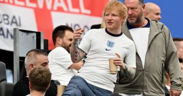 Slika od Ed Sheeran nastupio u kampu engleske reprezentacije. Komentari su nemilosrdni