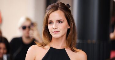 Slika od Emma Watson snimljena kako ljubi misterioznog muškarca, otkriveno o kome se radi