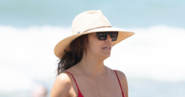 Slika od Eva Longoria privukla poglede na plaži u Španjolskoj, uživala sa suprugom i sinom