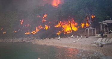 Slika od FOTO I VIDEO Veliki požar kod Trogira, gori blizu kuća. Kanaderi u akciji