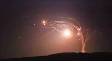 Slika od Hezbolah ispalio oko 80 raketa na sjeverni Izrael, većinu presreo sustav Iron Dome