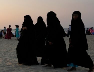 Slika od Hidžab plaža na Jadranu samo je početak, evo zloslutne prognoze stručnjakinje: ‘Moramo to pitati’