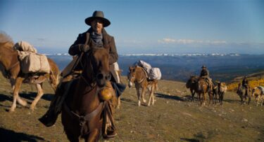 Slika od ‘Horizont: Američka saga‘: Kako je serijaliziran Divlji zapad, Costnerov vestern djeluje poput serije zbijene na 3 sata