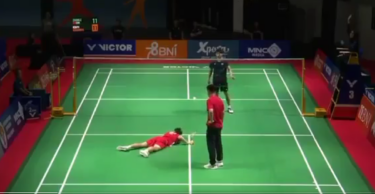 Slika od Igrač badmintona (17) preminuo na terenu