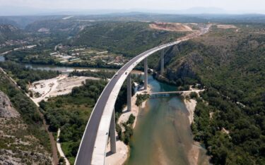 Slika od Iz Splita do Mostara za sat i pol! Put skraćuje i novi most od gotovo kilometra; sto metara pod njim zeleni se Neretva