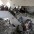 Slika od Izrael bombardirao školu u kojoj su bili smješteni raseljeni Palestinci: Krvavi išli do bolnice