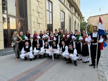 Slika od ‘Jedinstvo‘ se dirljivim riječima oprostilo od Ružice Mikačić; večerašnji nastup u Makedoniji posvećuju njoj