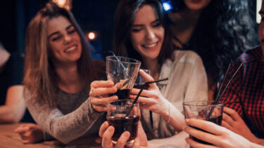 Slika od Jedno alkoholno piće dnevno je previše? Liječnik izračunao za koliko skraćuje život