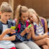 Slika od Koliko bi vremena djeca trebala provoditi na mobitelima? Novo istraživanje daje potencijalni odgovor na to pitanje