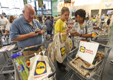 Slika od Kupci u čudu nakon najnovijeg poteza Lidla: U nekim trgovinama više ne primaju gotovinu