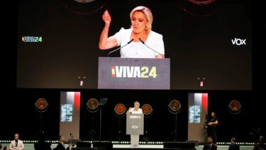 Slika od Le Pen najavila snažan udarac za Ukrajinu ako dođe na vlast u Francuskoj