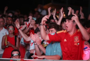 Slika od Ludilo na Zvončacu: Španjolci i Englezi napeto prate utakmicu u Splitu