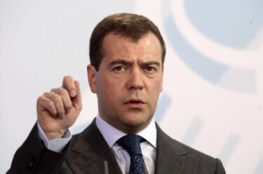 Slika od Medvedev poslao opasnu poruku Zapadu: ‘Samo oprez može spriječiti razbijanje planeta’