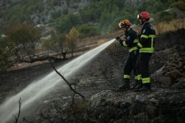 Slika od Neoprezno rukovao motornom brusilicom: radnik tvrtke iz Šibenika izazvao požar u Danilu