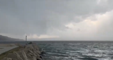 Slika od Nevrijeme pogodilo Dalmaciju: Obilna kiša, drastičan pad temperature, snimljena i pijavica